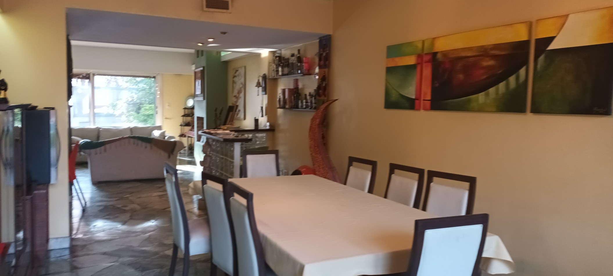 Casa en venta de 5 ambientes en Villa Urquiza con parque y pileta sobre lote propio 