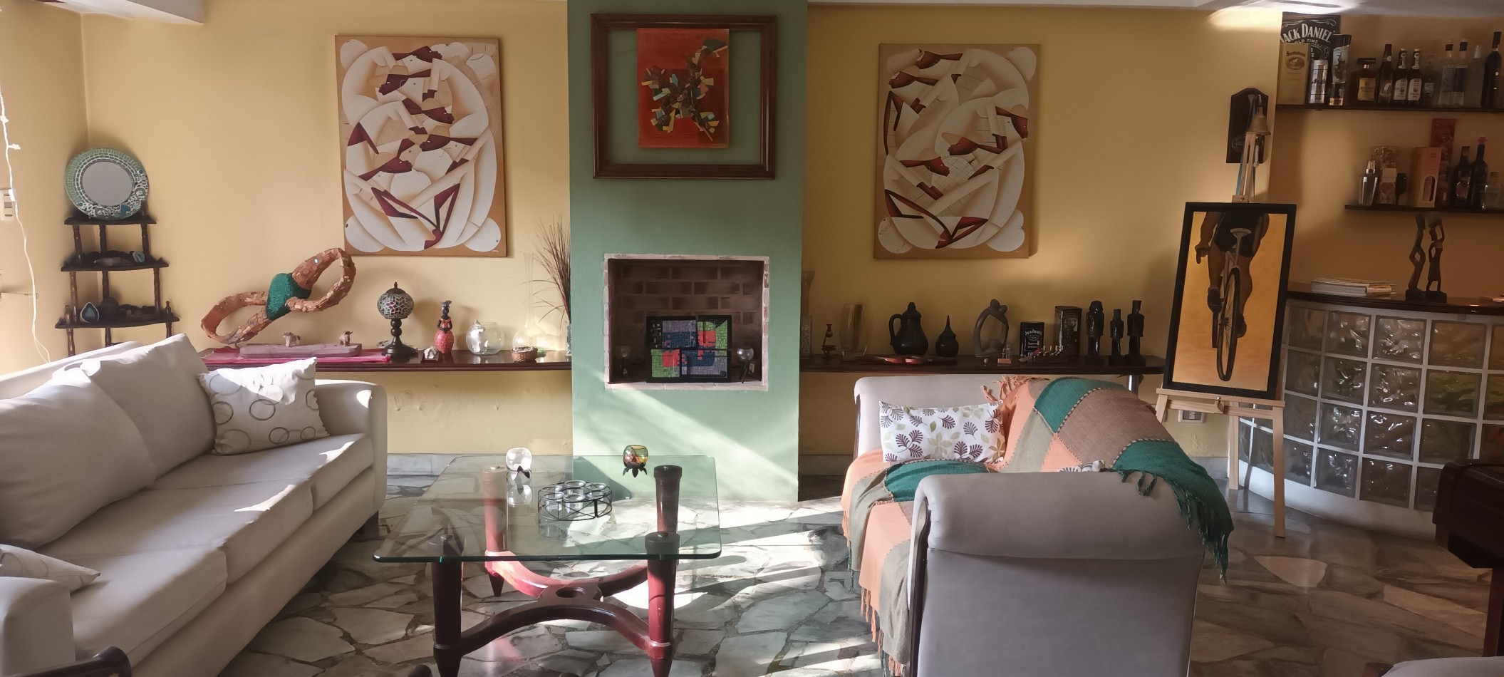 Casa en venta de 5 ambientes en Villa Urquiza con parque y pileta sobre lote propio 