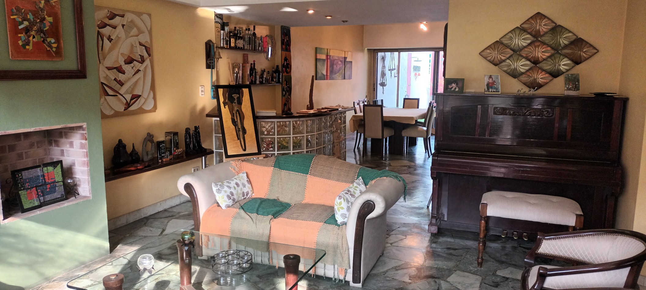 Casa en venta de 5 ambientes en Villa Urquiza con parque y pileta sobre lote propio 