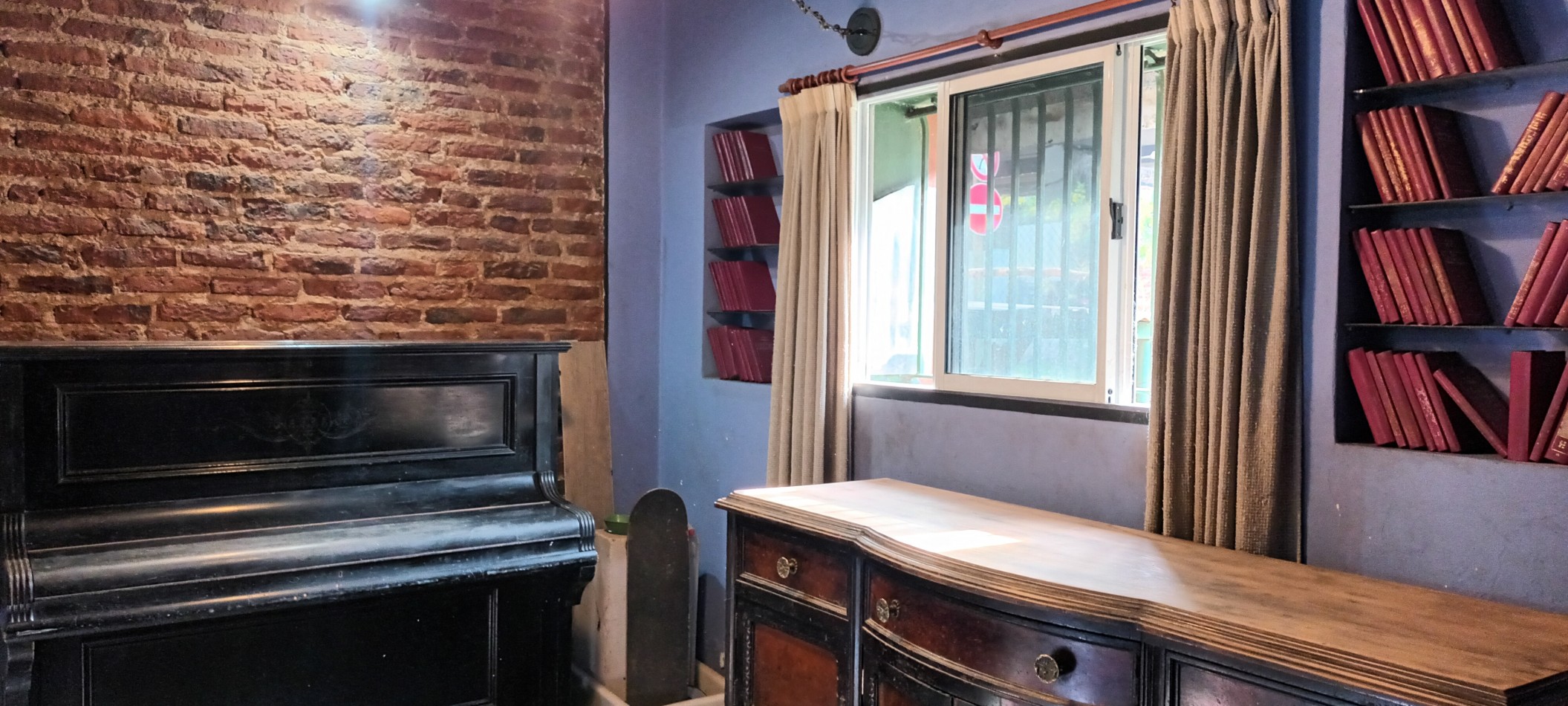 CASA CON DOS DEPTOS INDEPENDIENTES EN VENTA SOBRE LOTE PROPIO EN FLORES CON PATIO Y TERRAZA