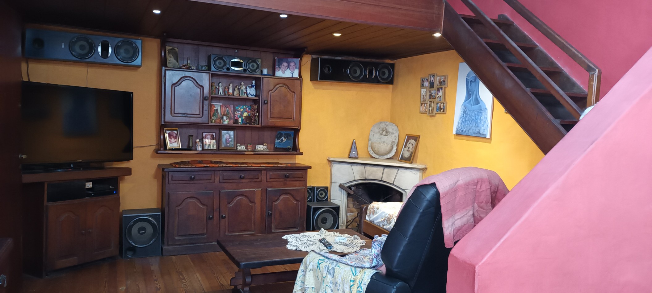 CASA CON DOS DEPTOS INDEPENDIENTES EN VENTA SOBRE LOTE PROPIO EN FLORES CON PATIO Y TERRAZA