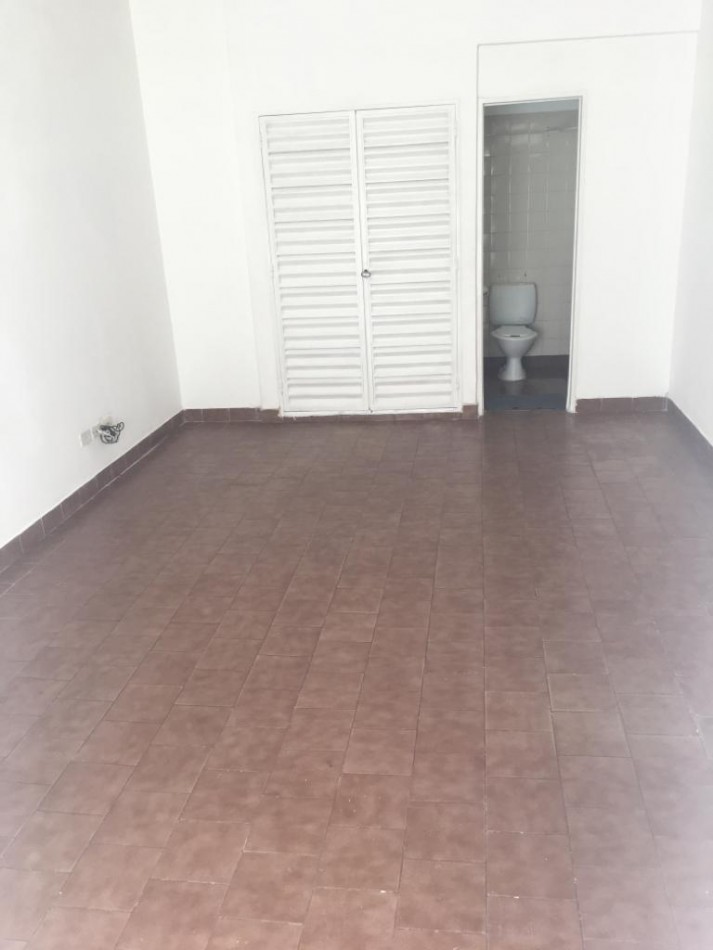OFICINA VENTA EN PALERMO HOLLYWOOD APTO CREDITO PB CON PATIO 