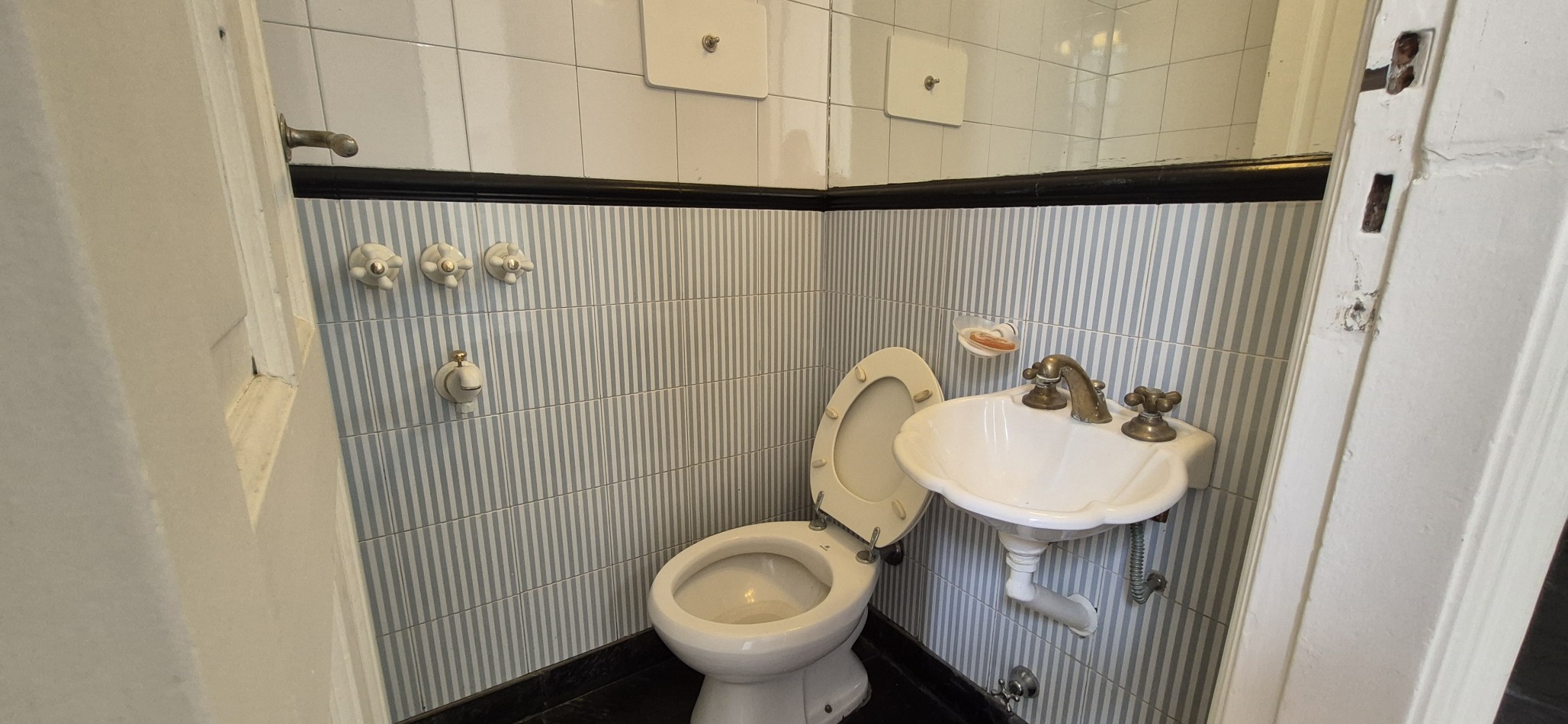 DEPARTAMENTO EN VENTA DE 4 AMBIENTES CON ESCRITORIO EN FAMOSO PASAJE GENERAL PAZ BARRIO COLEGIALES