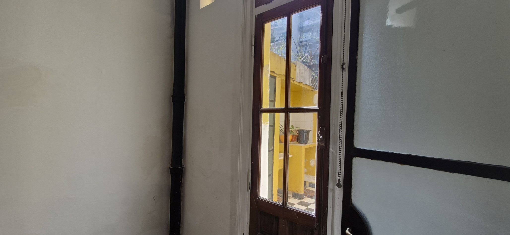 DEPARTAMENTO EN VENTA DE 4 AMBIENTES CON ESCRITORIO EN FAMOSO PASAJE GENERAL PAZ BARRIO COLEGIALES