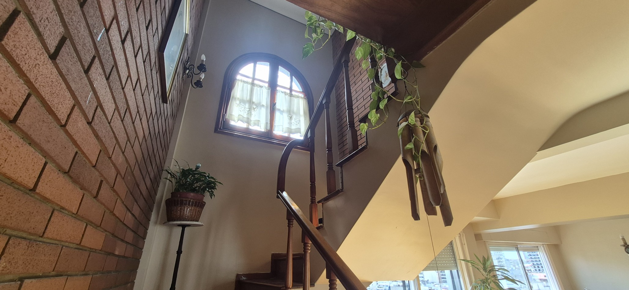 EXCLUSIVO DUPLEX EN VENTA FRENTE AL PARQUE LAS HERAS - PALERMO DE 4 AMB CON ESCRITORIO  Y COCHERA 