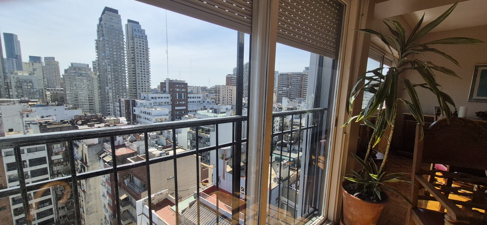 EXCLUSIVO DUPLEX EN VENTA FRENTE AL PARQUE LAS HERAS - PALERMO DE 4 AMB CON ESCRITORIO  Y COCHERA 