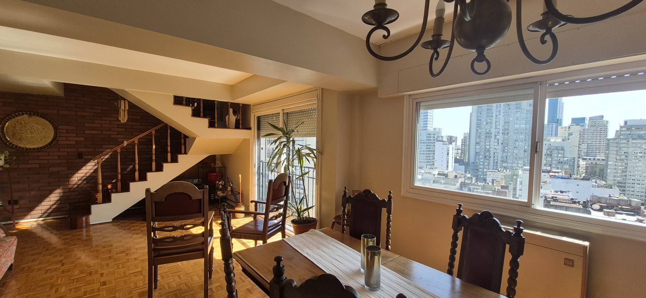 EXCLUSIVO DUPLEX EN VENTA FRENTE AL PARQUE LAS HERAS - PALERMO DE 4 AMB CON ESCRITORIO  Y COCHERA 