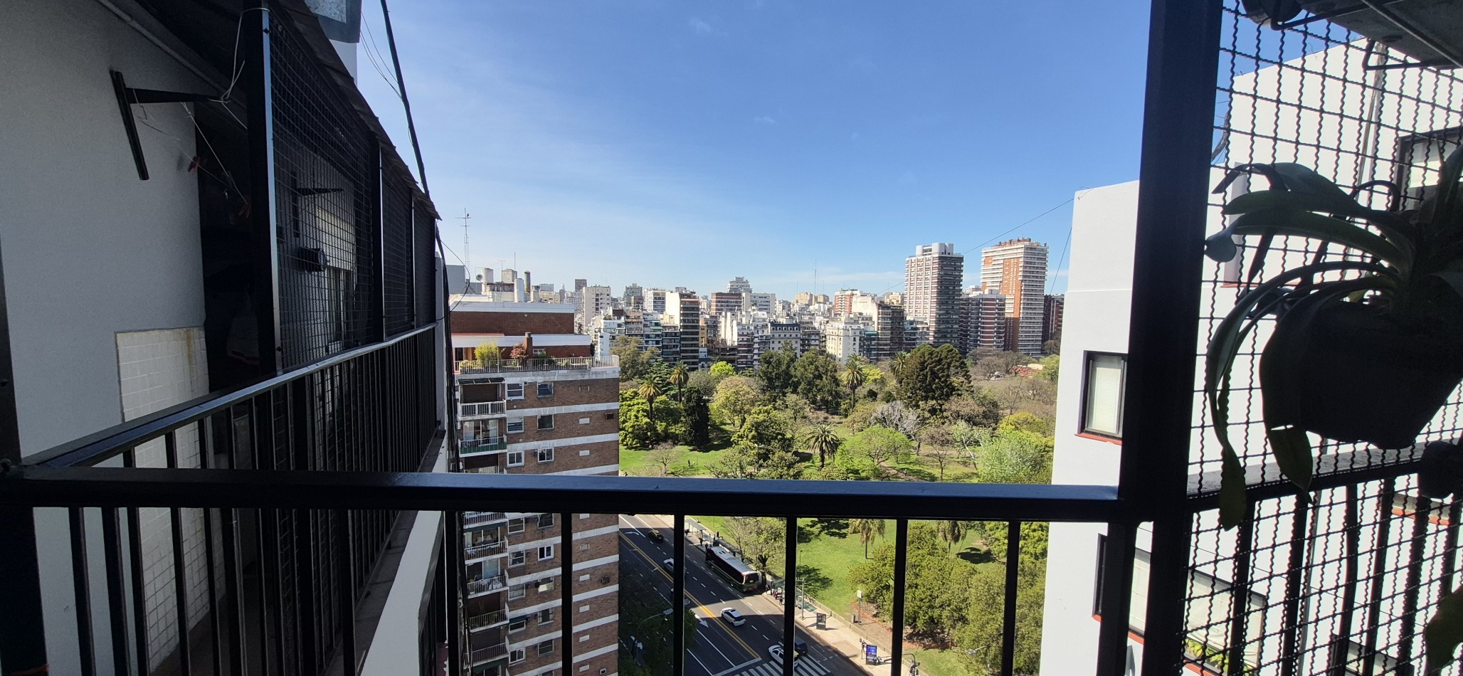 EXCLUSIVO DUPLEX EN VENTA FRENTE AL PARQUE LAS HERAS - PALERMO DE 4 AMB CON ESCRITORIO  Y COCHERA 