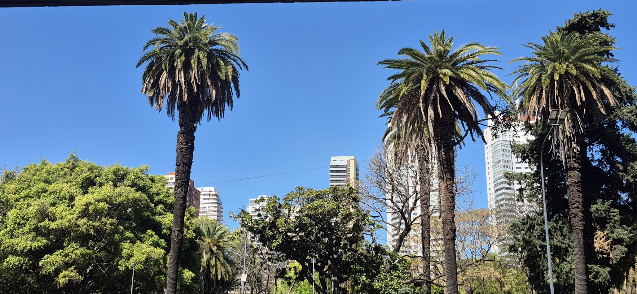 EXCLUSIVO DUPLEX EN VENTA FRENTE AL PARQUE LAS HERAS - PALERMO DE 4 AMB CON ESCRITORIO  Y COCHERA 