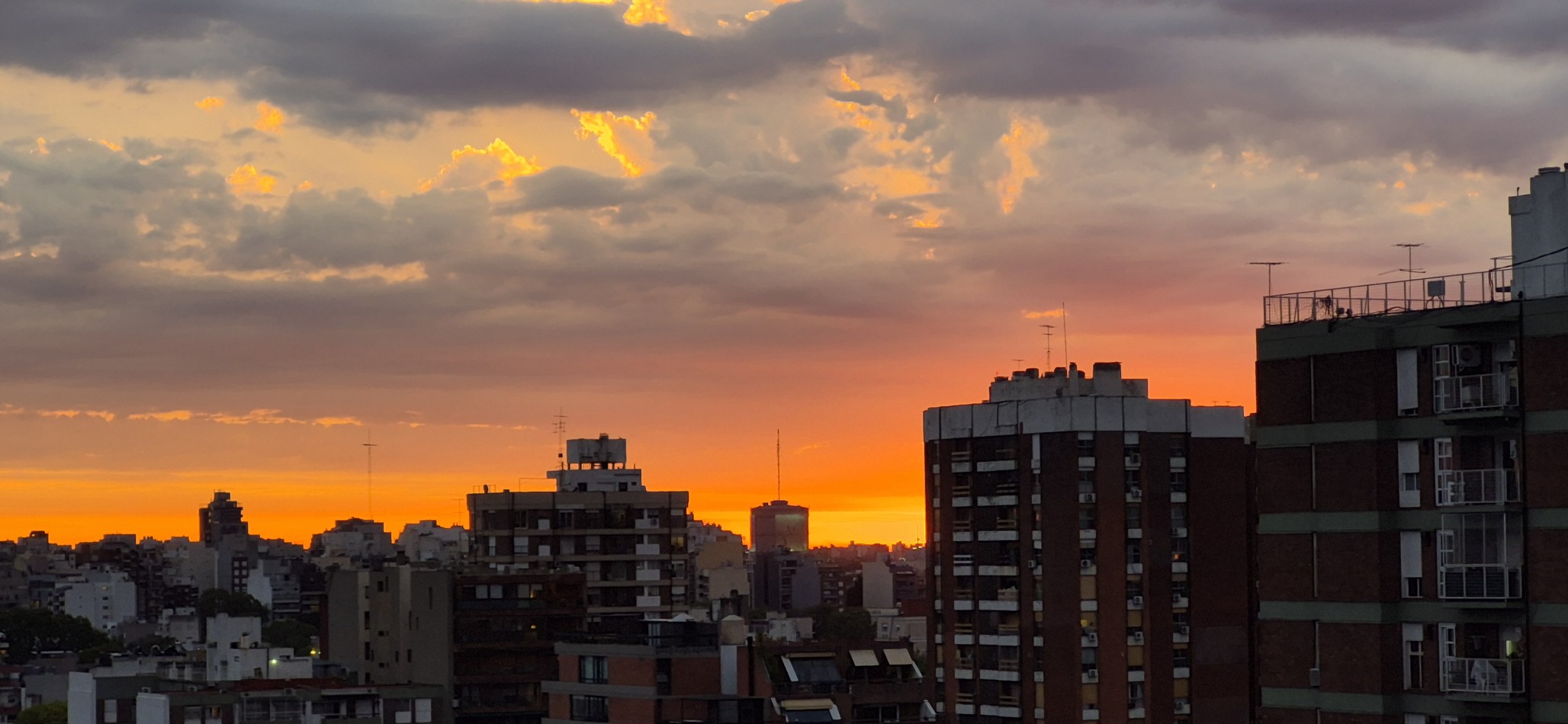 ESPECTACULAR DEPARTAMENTO DE 2 AMBIENTES AMPLIOS EN VENTA EN COGHLAN PISO ALTO SUPER LUMINOSO