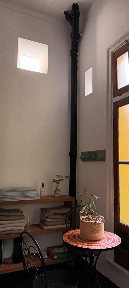 DEPARTAMENTO EN VENTA DE 4 AMBIENTES CON ESCRITORIO EN FAMOSO PASAJE GENERAL PAZ BARRIO COLEGIALES