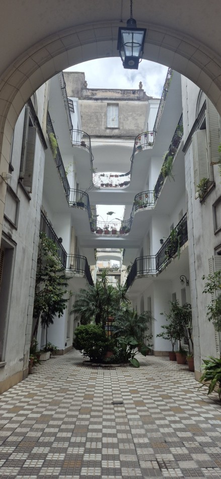 DEPARTAMENTO EN VENTA DE 4 AMBIENTES CON ESCRITORIO EN FAMOSO PASAJE GENERAL PAZ BARRIO COLEGIALES