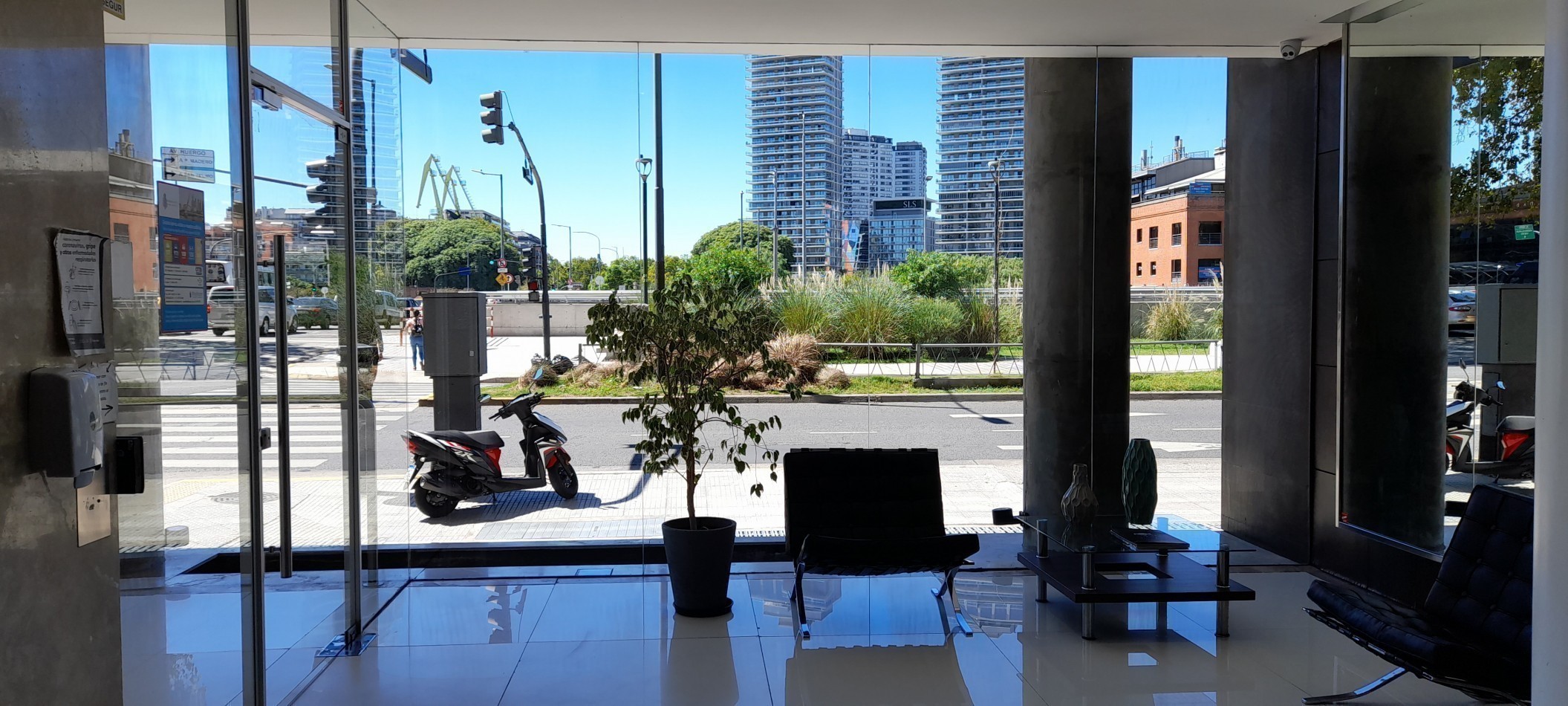 OFICINA EN VENTA EN SAN TELMO FRENTE A PUERTO MADERO PISO ALTO LUMINOSO