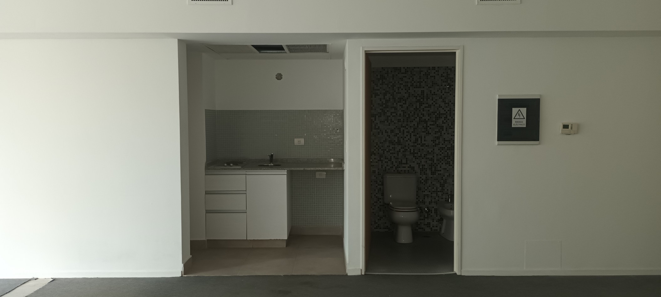 OFICINA EN VENTA EN SAN TELMO FRENTE A PUERTO MADERO PISO ALTO LUMINOSO