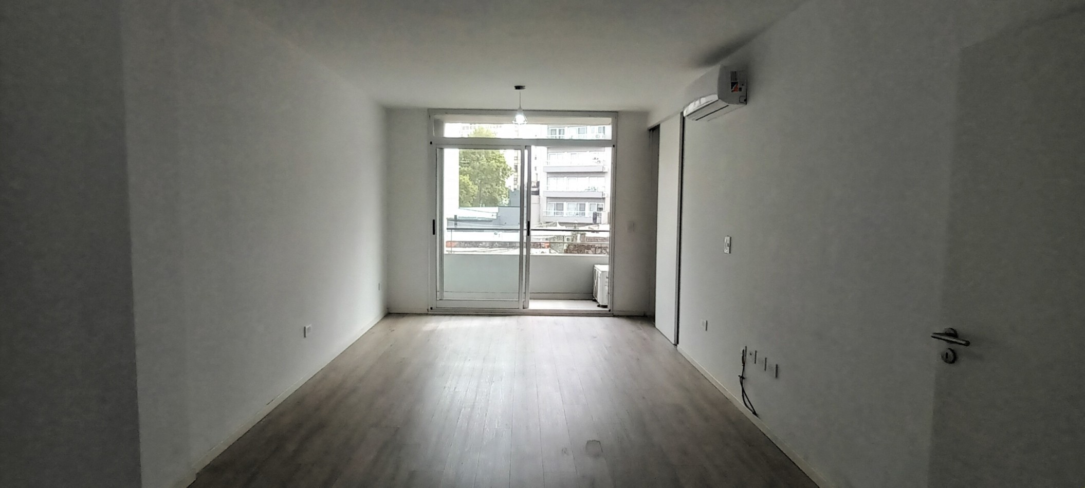 DEPARTAMENTO MONOAMBIENTE LUMINOSO EN VENTA EN CABALLITO,  PARQUE CENTENARIO . EDIFICIO MODERNO 
