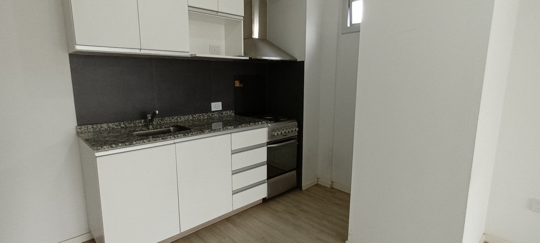 DEPARTAMENTO MONOAMBIENTE LUMINOSO EN VENTA EN CABALLITO,  PARQUE CENTENARIO . EDIFICIO MODERNO 