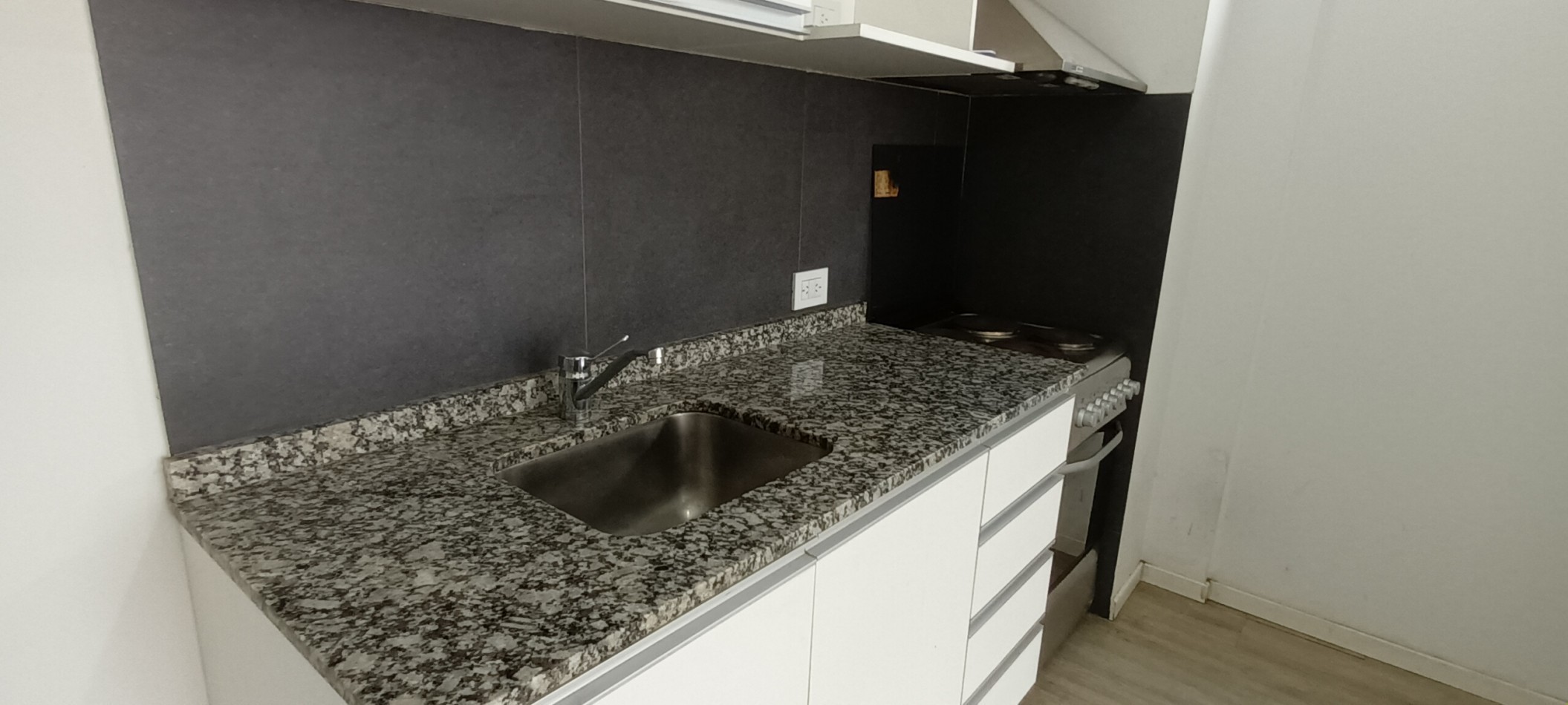 DEPARTAMENTO MONOAMBIENTE LUMINOSO EN VENTA EN CABALLITO,  PARQUE CENTENARIO . EDIFICIO MODERNO 
