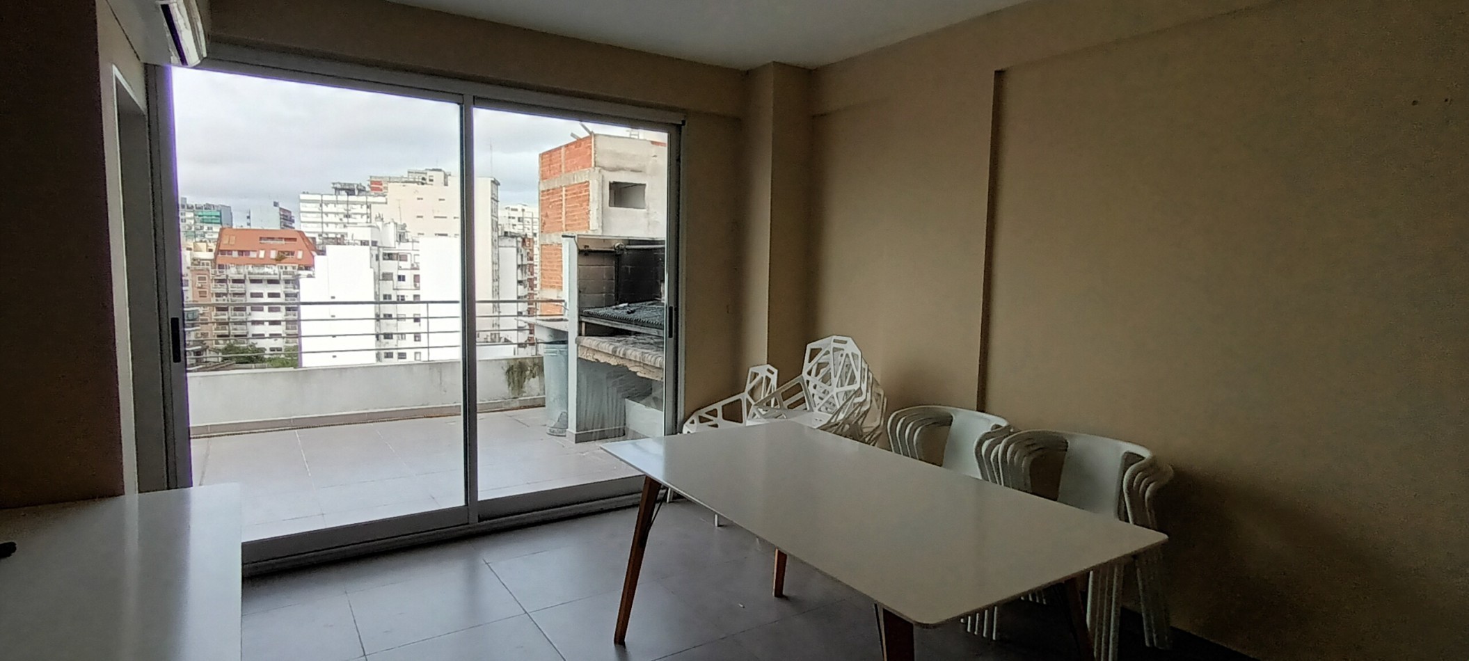 DEPARTAMENTO MONOAMBIENTE LUMINOSO EN VENTA EN CABALLITO,  PARQUE CENTENARIO . EDIFICIO MODERNO 