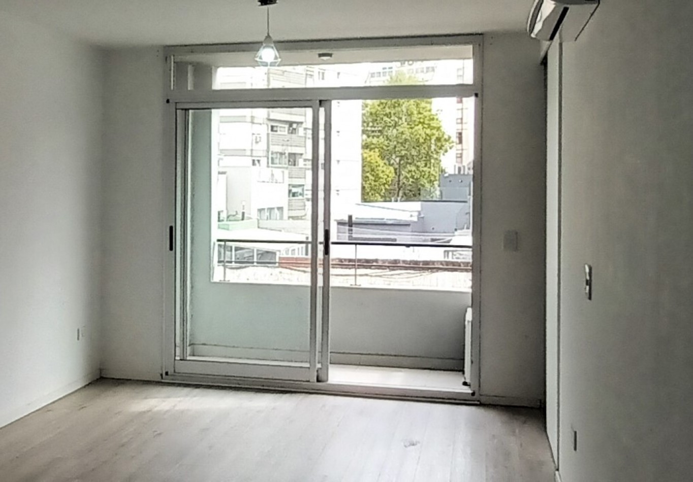 DEPARTAMENTO MONOAMBIENTE LUMINOSO EN VENTA EN CABALLITO,  PARQUE CENTENARIO . EDIFICIO MODERNO 