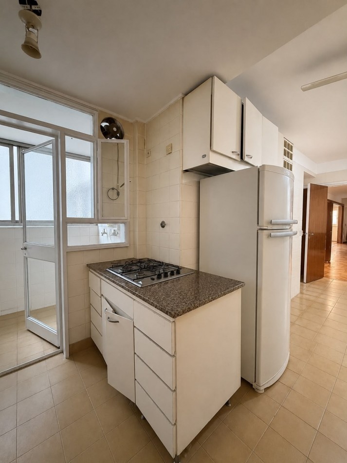 EXCELENTE DEPARTAMENTO EN VENTA - RECOLETA - 4 AMB CON ESCRITORIO, DEPENDENCIAS, COCHERA Y BAULERA