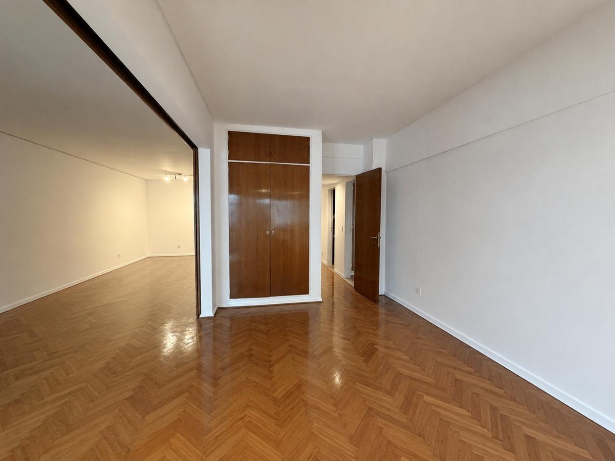 EXCELENTE DEPARTAMENTO EN VENTA - RECOLETA - 4 AMB CON ESCRITORIO, DEPENDENCIAS, COCHERA Y BAULERA