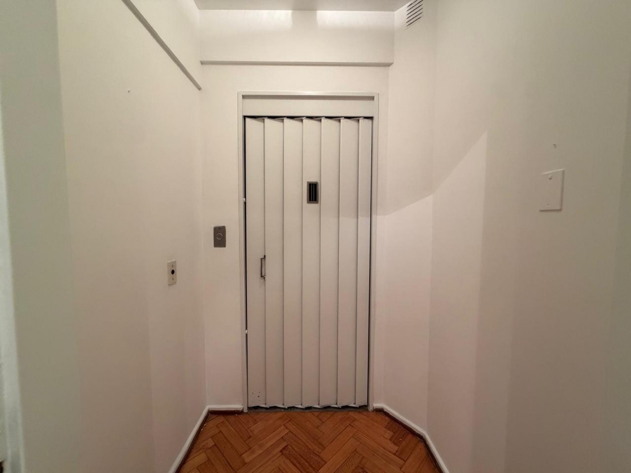 EXCELENTE DEPARTAMENTO EN VENTA - RECOLETA - 4 AMB CON ESCRITORIO, DEPENDENCIAS, COCHERA Y BAULERA