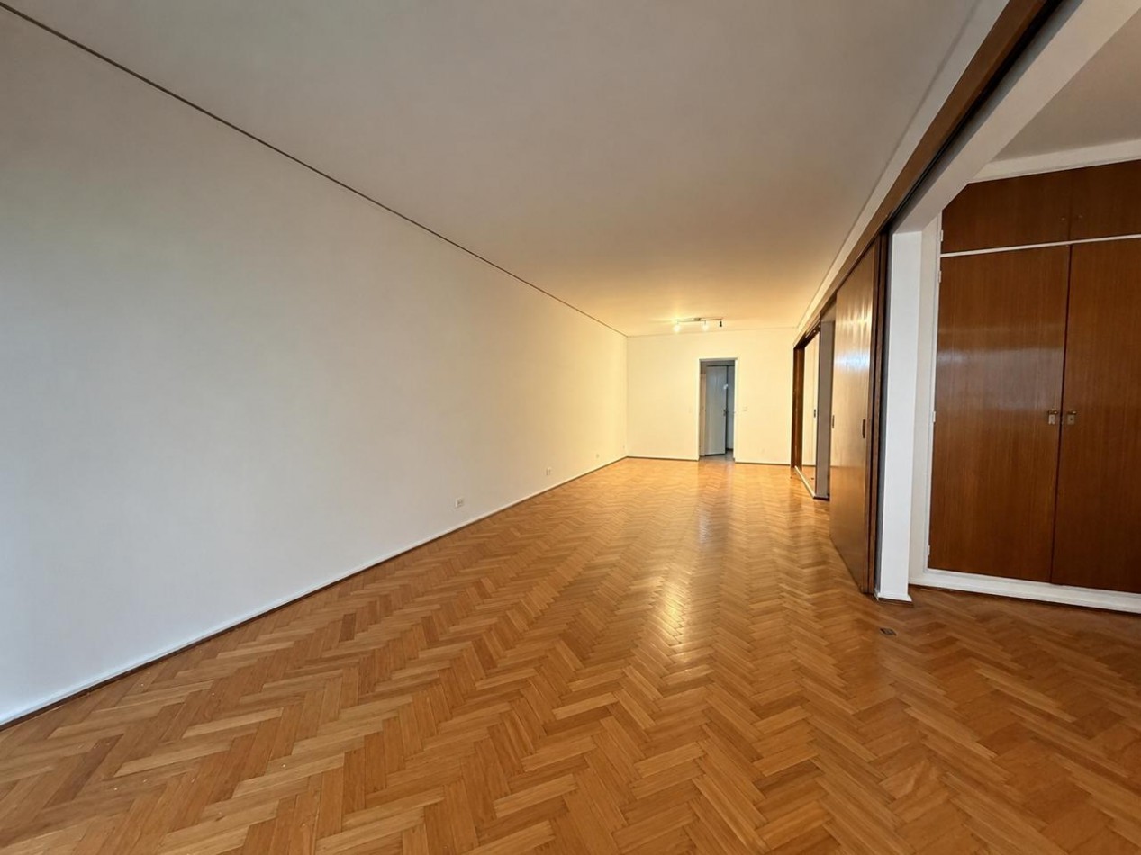 EXCELENTE DEPARTAMENTO EN VENTA - RECOLETA - 4 AMB CON ESCRITORIO, DEPENDENCIAS, COCHERA Y BAULERA