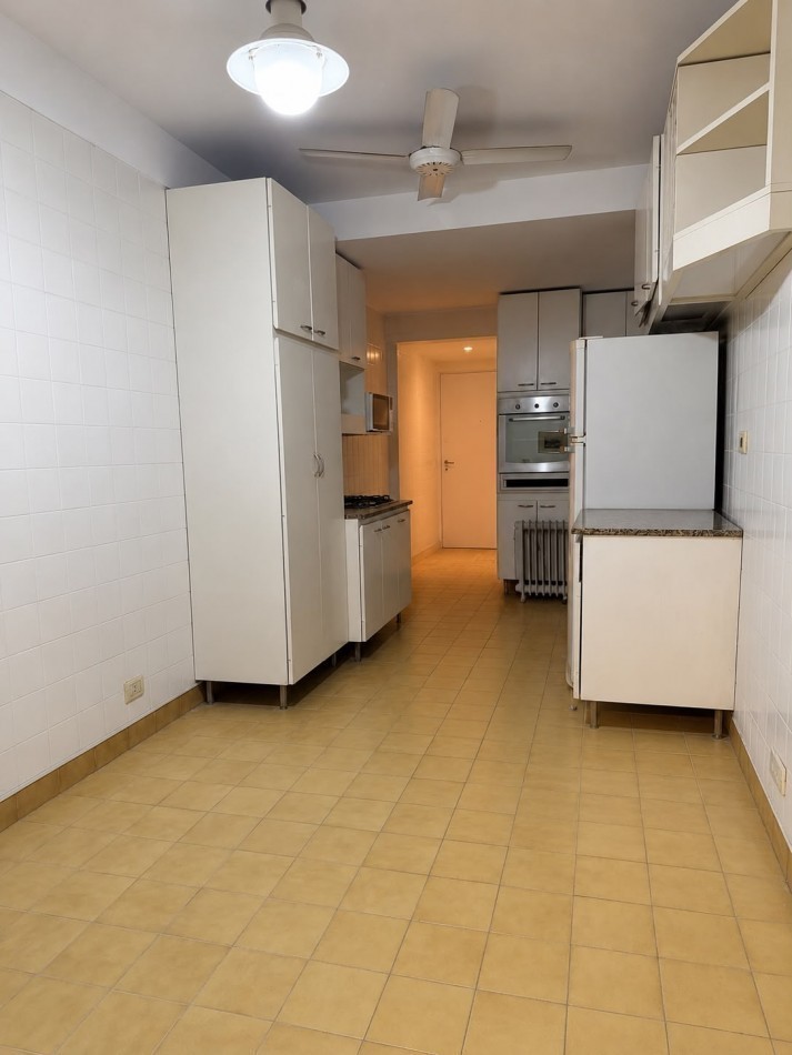 EXCELENTE DEPARTAMENTO EN VENTA - RECOLETA - 4 AMB CON ESCRITORIO, DEPENDENCIAS, COCHERA Y BAULERA