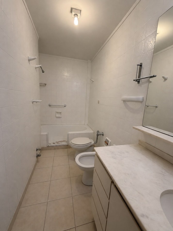EXCELENTE DEPARTAMENTO EN VENTA - RECOLETA - 4 AMB CON ESCRITORIO, DEPENDENCIAS, COCHERA Y BAULERA