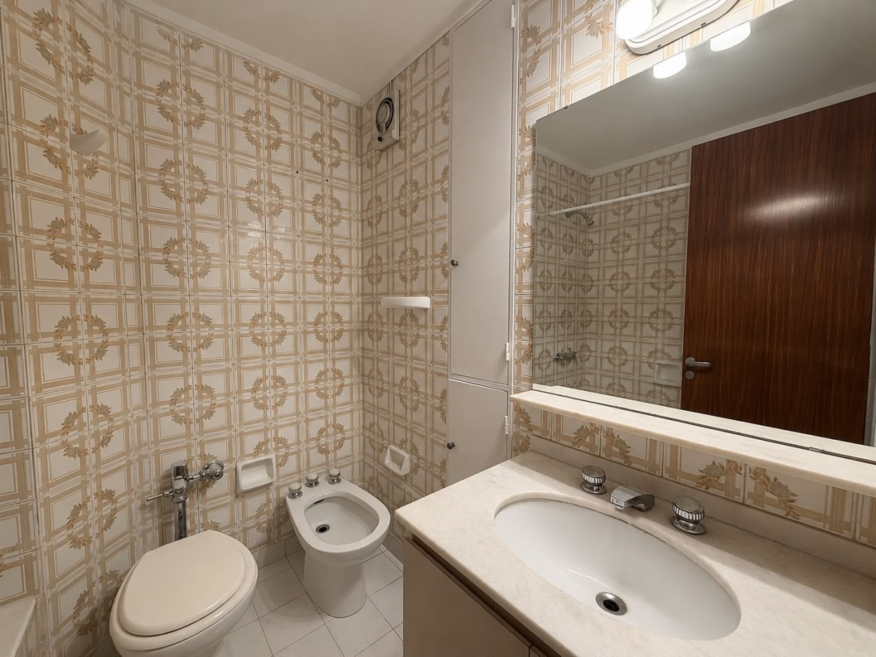EXCELENTE DEPARTAMENTO EN VENTA - RECOLETA - 4 AMB CON ESCRITORIO, DEPENDENCIAS, COCHERA Y BAULERA
