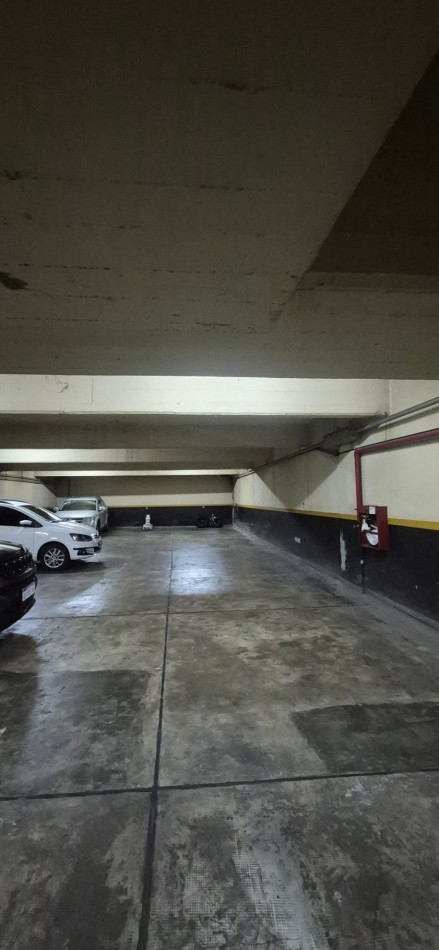 EXCELENTE DEPARTAMENTO EN VENTA - RECOLETA - 4 AMB CON ESCRITORIO, DEPENDENCIAS, COCHERA Y BAULERA