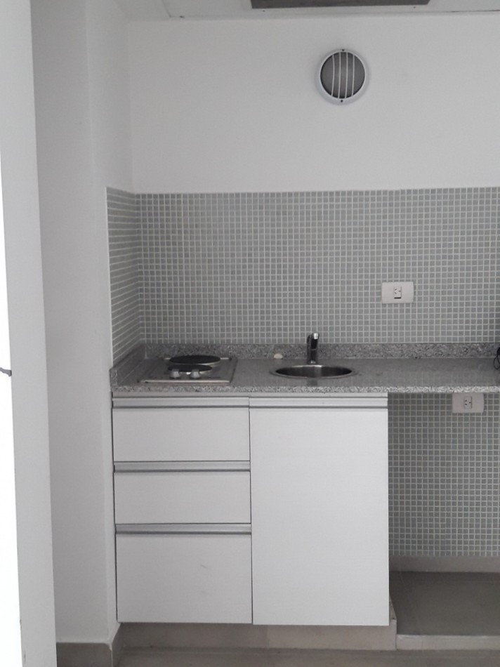 OFICINA EN VENTA EN SAN TELMO FRENTE A PUERTO MADERO PISO ALTO LUMINOSO