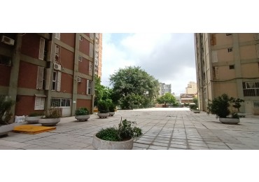 DEPARTAMENTO EN VENTA DE 4 AMBIENTES CON BALCON PISO ALTO VISTA ABIERTA EN  PARQUE PATRICIOS