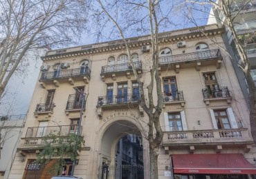 DEPARTAMENTO EN VENTA DE 4 AMBIENTES CON ESCRITORIO EN FAMOSO PASAJE GENERAL PAZ BARRIO COLEGIALES